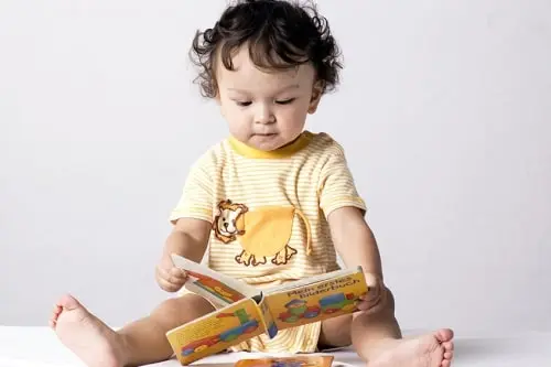 10 Cara Menumbuhkan Minat Baca Anak Sejak Usia Dini
