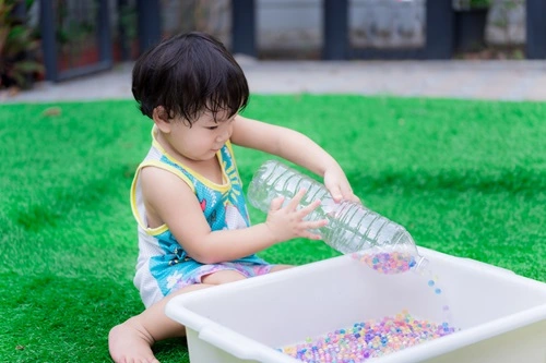 8 Ide Sensory Play yang Seru untuk Anak 1-3 Tahun