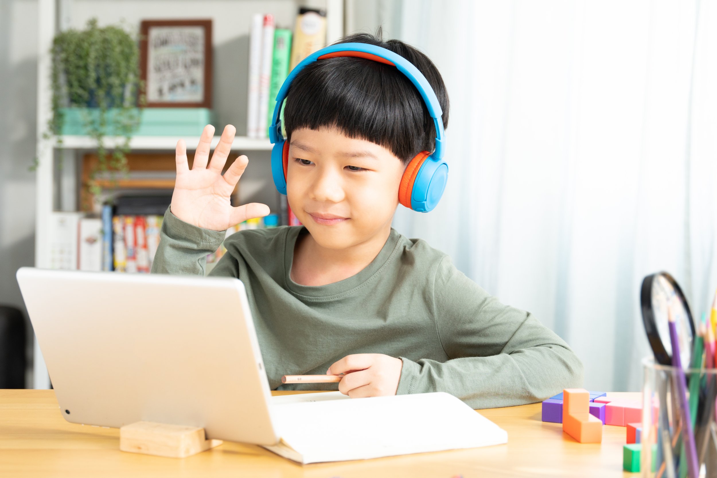 Suasana belajar yang nyaman akan membuat si Kecil semangat mengikuti sekolah online