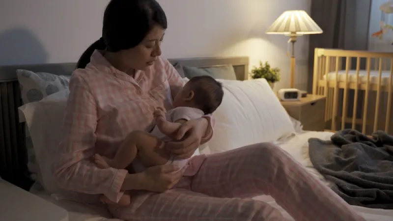 Penyebab dan Cara Menenangkan Bayi Rewel di Malam Hari