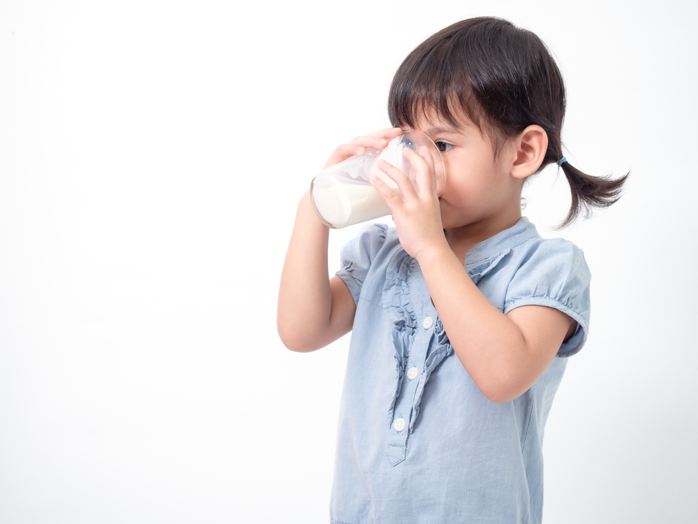 Amankah Anak 2 Tahun Minum Susu untuk Usia 3 Tahun?