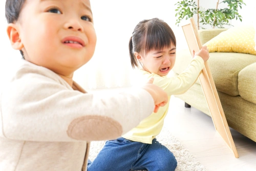 Cara mengatasi anak yang tidak mau berbagi-bebeclub