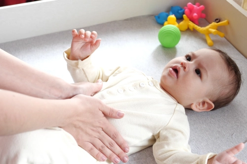 9 Penyebab Bayi Kentut Terus dan Cara Mengatasinya
