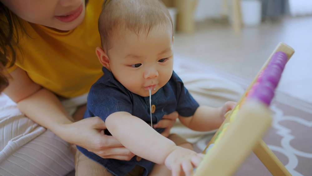 Penyebab Bayi Sering Muntah dan Cara Mengatasinya yang Aman
