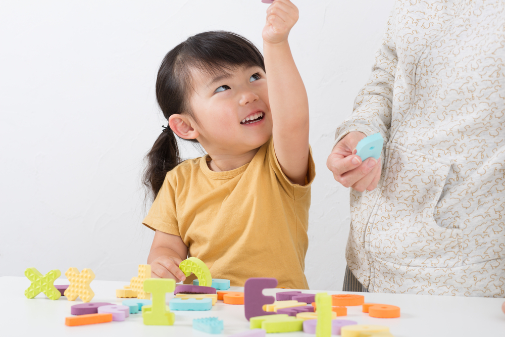 Belajar Bahasa Inggris Anak: Cara Mulai dan Tips agar Cepat Terbiasa
