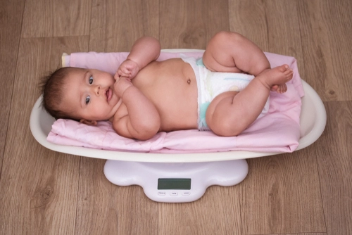 Berat Badan Ideal Bayi 2 Bulan & Cara Mudah Menaikkannya