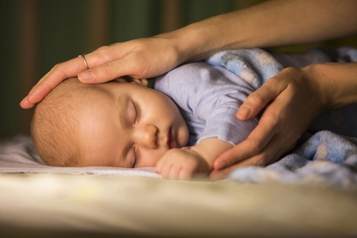 10 Cara Membangunkan Bayi dengan Lembut agar Tidak Rewel