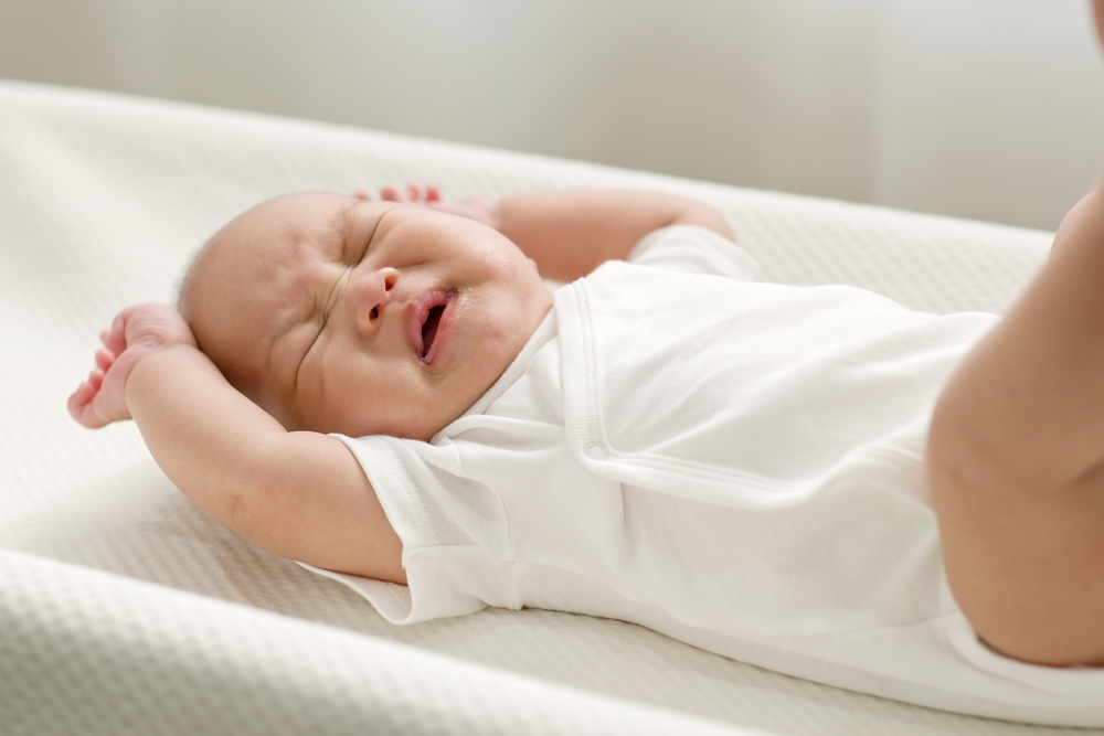  11 Cara Mengatasi Kolik Bayi agar Cepat Tenang & Cirinya