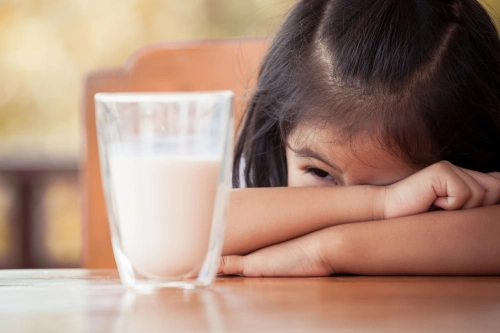 Alergi Susu Formula pada Anak: 11 Ciri + Solusi