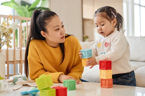 Ciri Anak Cerdas Usia 1–2 Tahun dari Segi Bahasa, Kognitif, dan Sosial