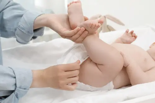 BAB Normal Bayi 2 Bulan: Frekuensi + Cara Menjaga