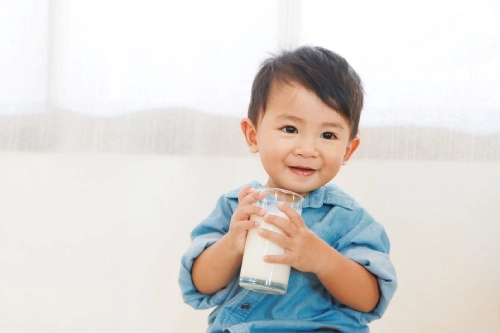 Perbedaan Susu UHT vs Susu Formula, Mana yang Lebih Baik?