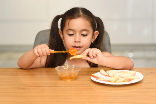 Madu untuk Anak: Manfaat bagi Otak & Aturan Aman