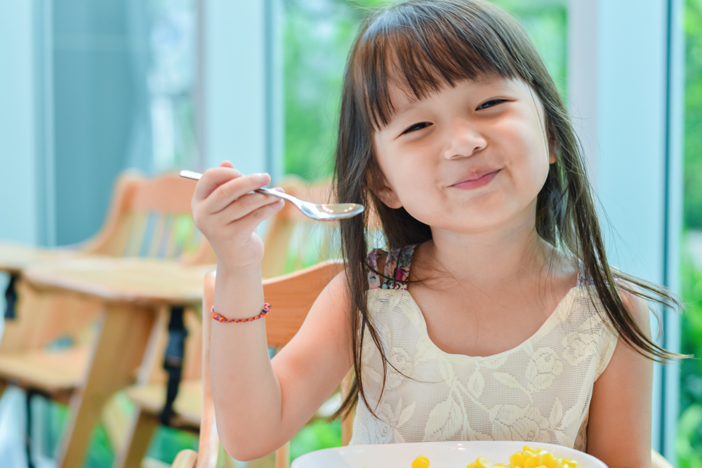 12 Daftar Makanan yang Aman untuk Anak Saat Perut Kembung
