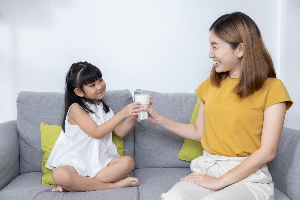 Manfaat Susu untuk Anak dan Tips agar Mau Minum