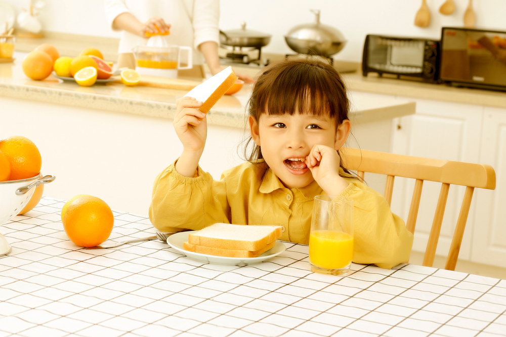 8 Manfaat Sarapan Pagi bagi Anak dan Dampaknya Jika Terlewat
