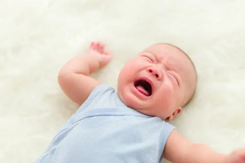 13 Penyebab Bayi Menangis + Cara Menenangkan

