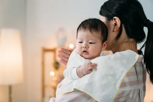 Hilangkan Cegukan pada Bayi: 10 Cara Efektif