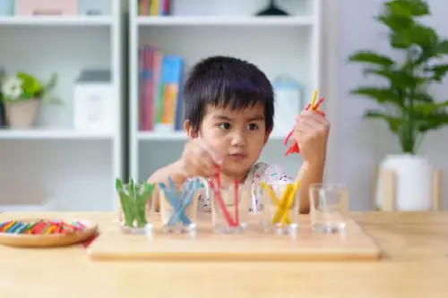 Metode Montessori: Prinsip, Manfaat, Ide Permainan