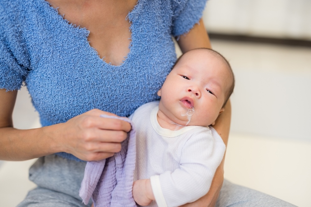 Kenali Penyebab Bayi Gumoh, Tanda Bahaya, dan Penanganannya
