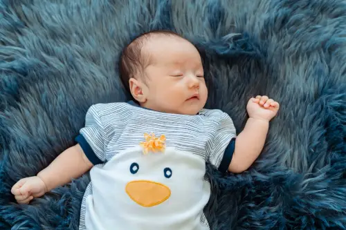 Perkembangan bayi 2 bulan-bebeclub