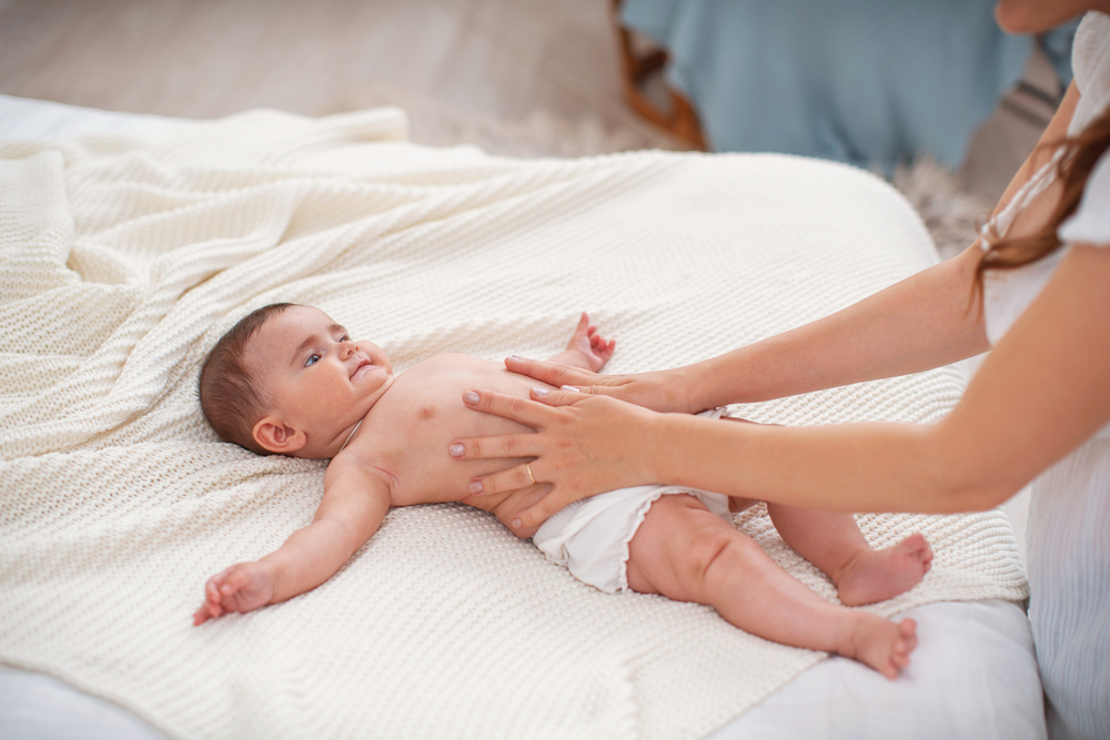 Normalkah Perut Bayi Besar? Penyebab, dan Gejala