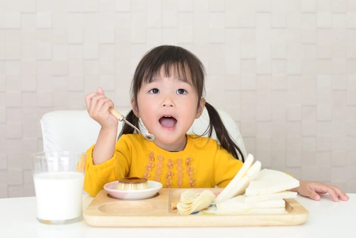 Makanan Anak 1 Tahun: 15 Pilihan + Pantangan