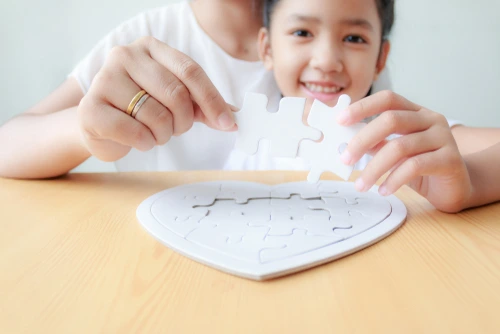 8 Manfaat Bermain Puzzle untuk Anak + Cara Mainnya
