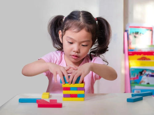 10 Mainan Edukasi Anak 5 Tahun yang Direkomendasikan