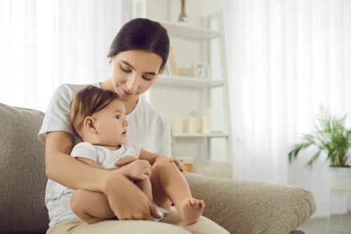 Bayi 10 Bulan Belum Bisa Duduk: Normal atau Tidak?