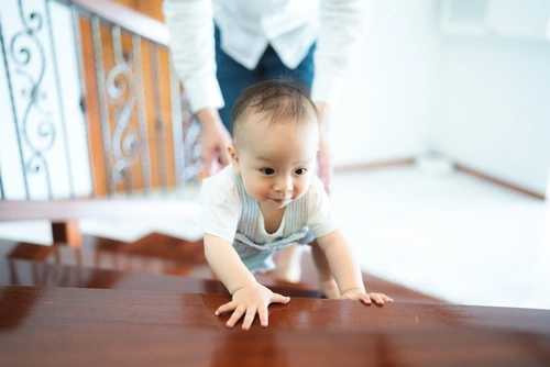 Normalkah Bayi 9 Bulan Belum Bisa Merangkak? Ini Cara Stimulasinya