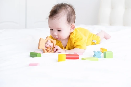 10 Mainan Bayi 3 Bulan yang Aman & Bagus