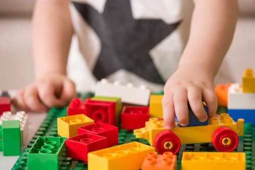 Manfaat Permainan Bongkar Pasang Bagi Perkembangan Anak