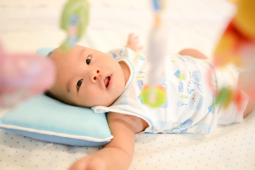 stimulasi bayi 4 bulan-bebeclub