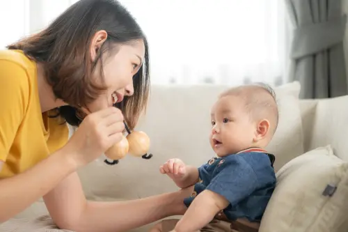 Stimulasi Bayi 7 Bulan: 10 Cara Biar Makin Aktif