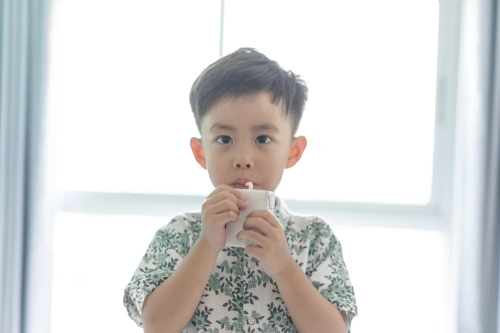 Susu Cair Rendah Gula: 5 Manfaat untuk Anak