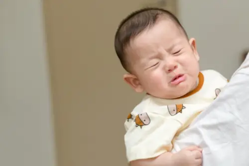 Tanda Bayi Sakit Perut: 6 Ciri + Cara Mengatasi

