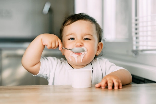 Yogurt untuk Bayi: Manfaat + Ide Resep MPASI